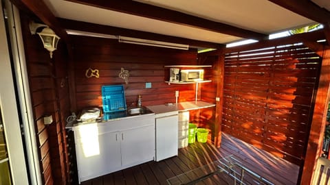 Coffee/tea facilities, Kitchen or kitchenette, minibar, stove, kitchen