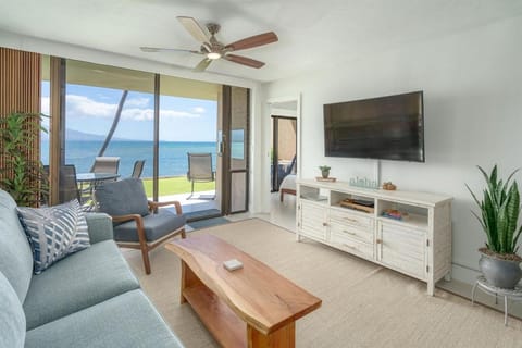 Oceanfront Oasis – Renovated Summer of 2023 House in Maalaea