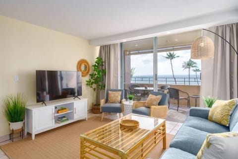 Spacious Oceanfront — Big Views — Remodeled 2022 Apartment in Maalaea