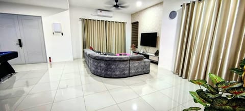 19pax Ipoh Semi-D W Shared Pool Table & Karaoke ISD03 R House in Ipoh