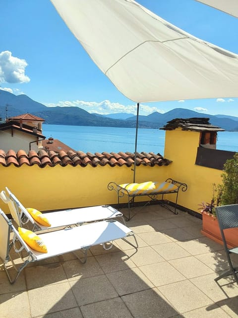 Balcony/Terrace, Lake view, sunbed