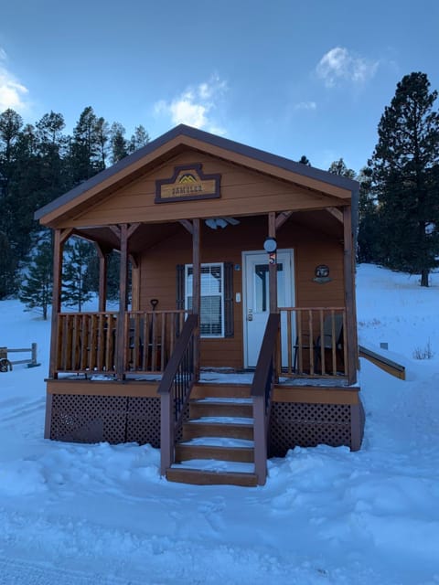Bearlodge Mountain Resort Bed and Breakfast in Black Hills