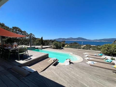 Villa vue mer panoramique, piscine, plage à pied Villa in Ajaccio