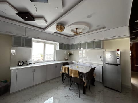 Luxury 3 bedroom 3 bathroom penthouse Chambre d’hôte in Secunderabad