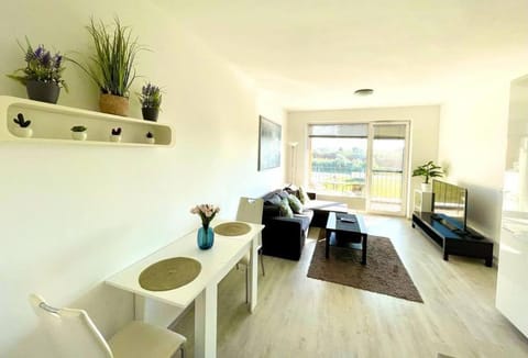 Výnimočný, svetlý, byt s parkovaním! Apartment in Bratislava