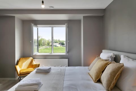 Bed, View (from property/room), View (from property/room), Photo of the whole room, Bedroom, towels