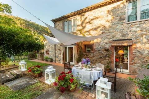 Villa Ester, a Stylish Farmhouse on the Hills Villa in Capannori