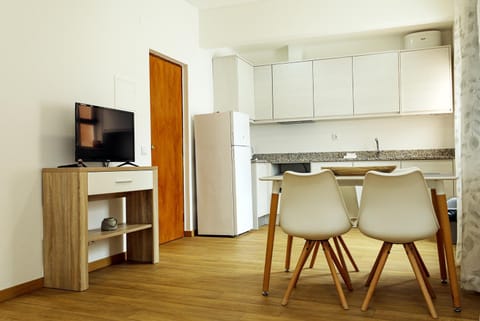 TV and multimedia, Kitchen or kitchenette, Dining area