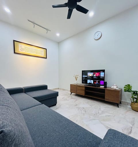 Communal lounge/ TV room, TV and multimedia, Living room, Evening entertainment, fireplace