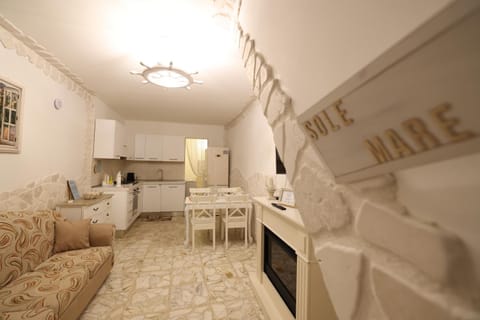 Kitchen or kitchenette, Living room, Dining area, pet friendly, stove