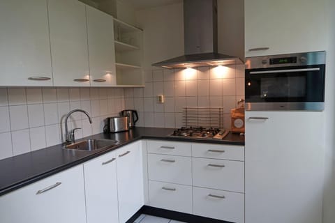 Coffee/tea facilities, Kitchen or kitchenette, dishwasher, oven, toaster