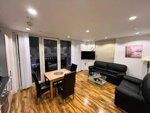 Communal lounge/ TV room, TV and multimedia, Living room, Seating area