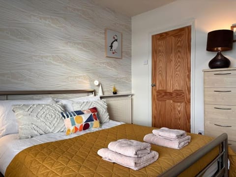 Beautiful 2 bedroom apartment with estuary views Apartamento in Deganwy