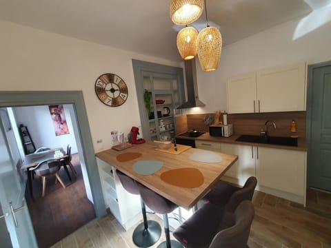 Kitchen or kitchenette, Seating area, Dining area, pet friendly, stove