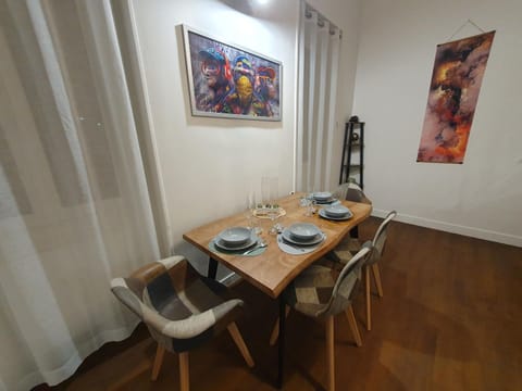 Living room, Decorative detail, Dining area