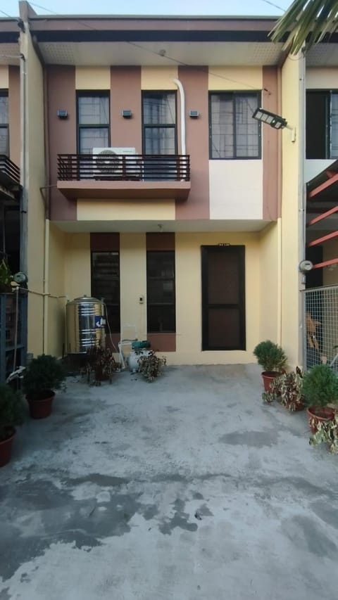 Furnished 2 Bedroom Townhouse Near Airport House in Davao City
