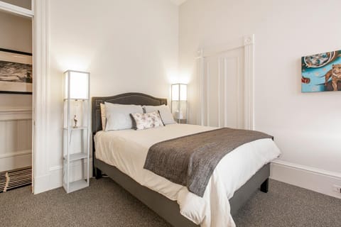 Pacific Heights Victorian Bedroom and Bathroom Vacation rental in Western Addition