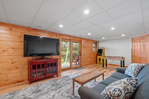 Private Lakefront! - Luxury Log House! Haus in Sanbornton