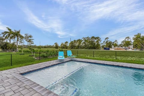 Pool view, Swimming pool, sunbed