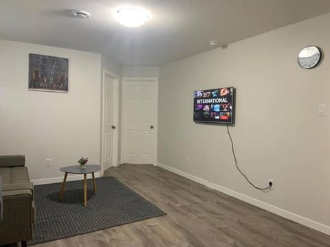Guest Suite with Queen Bed -Home Away from Home Condo in Regina