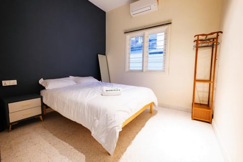 Bed, Photo of the whole room, Bedroom, air conditioner