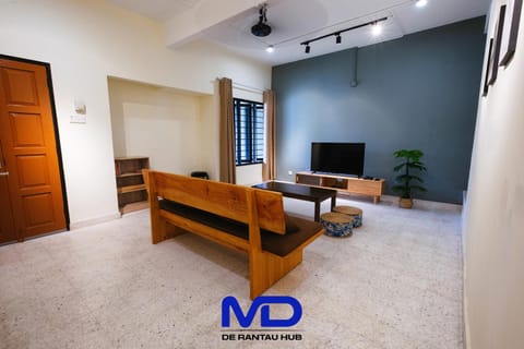 Communal lounge/ TV room, TV and multimedia, Living room, Seating area, Evening entertainment