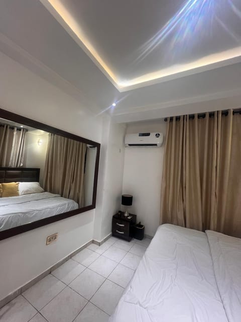 Luxury 2 Bedroom Apartment in the Heart of WUSE 2, WIFI,NETFLIX, 24hrs Light Condo in Abuja