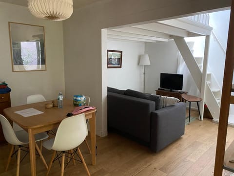 Petite maison avec jardin à 3 min du métro Apartment in Aubervilliers