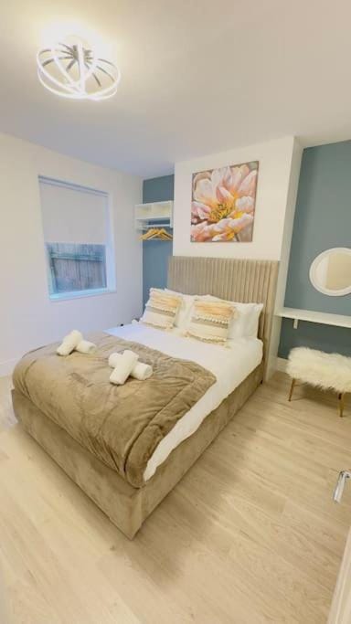 New King-size bed en-suit, luxury refurbished home Apartment in Newark-on-Trent