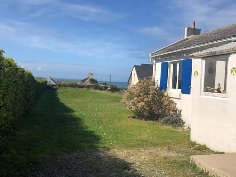 Maison LA CALE vue mer à 300 m de la plage House in Plouarzel