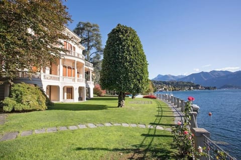 Lenno Apartment, Period Villa Located On The Lake Condo in Lenno