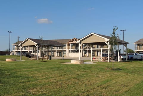 Eagle's Den Suites Cotulla a Travelodge by Wyndham Hotel in Cotulla