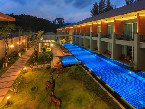 Night, Pool view