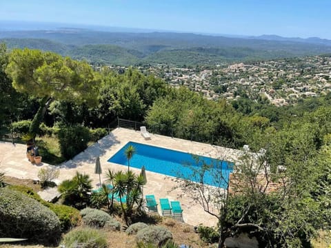 Mountain view, Pool view, Swimming pool, sunbed