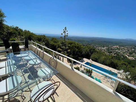 Balcony/Terrace, Mountain view, Pool view, Swimming pool