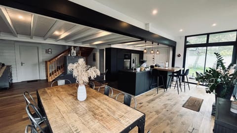 Dining area, kitchen