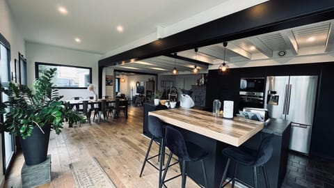 Dining area, kitchen