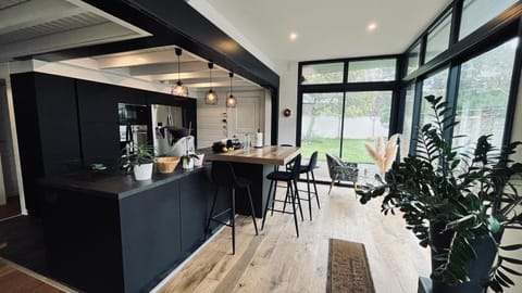 Dining area, kitchen