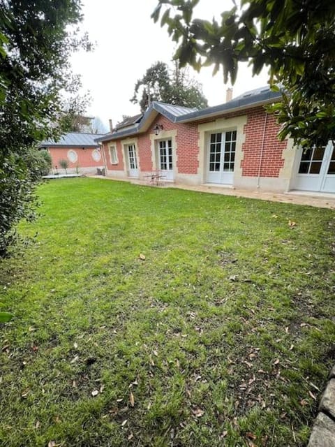 Maison de charme dans un écrin de verdure - Le Vésinet - 15mns de Paris Villa in Saint-Germain-en-Laye