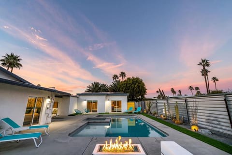 Villa Mosaic Vibrant Palm Springs Retreat Maison in Palm Springs