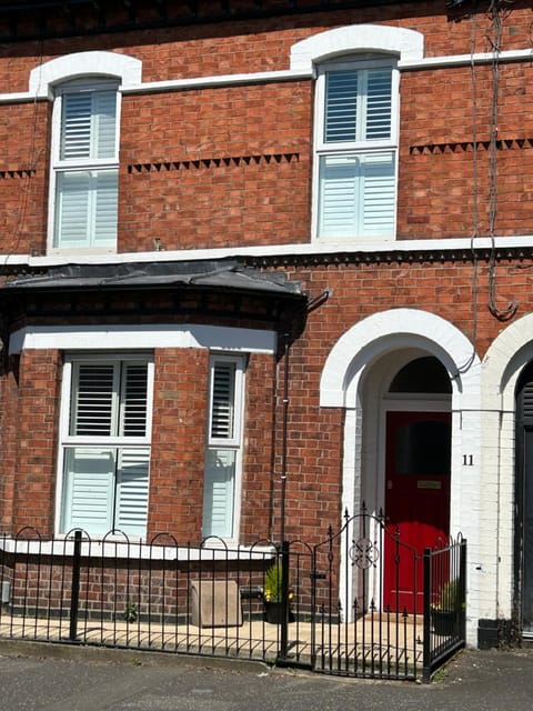 Charming Victorian Terrace, South Belfast Maison in Belfast