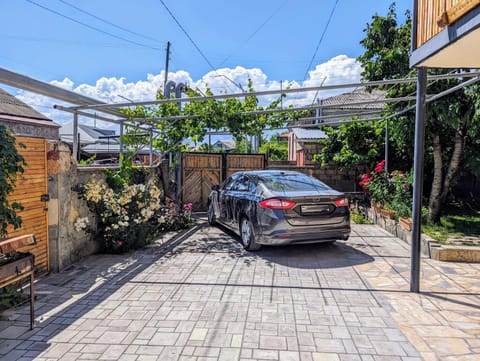 Property building, Day, Street view, Parking