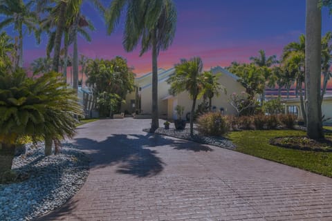5317 Nautilus Dr home House in Cape Coral