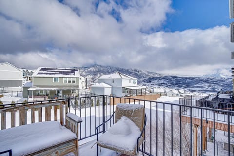 Draper Townhome with Mountain Views Hike and Ski! House in Draper