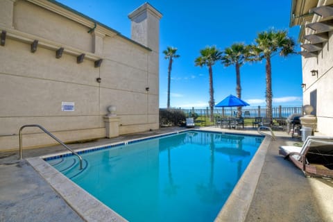 Oceanfront, Luxury Remodel, Pool, Walk To Dining House in Encinitas