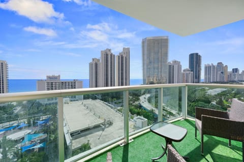 Day, View (from property/room), Balcony/Terrace, City view, Sea view