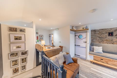 Romantic getaway, little two bed, two bath barn conversion with amazing views and parking Country House in Ambleside