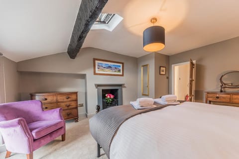 Tastefully decorated, family friendly property, central Kirkby Lonsdale, parking and EV charger House in Kirkby Lonsdale