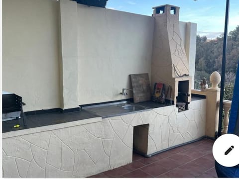 BBQ facilities, Kitchen or kitchenette