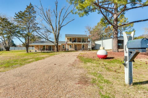 Pottsboro Home with Patio and Grill about 1 Mi to Lake! House in Lake Texoma
